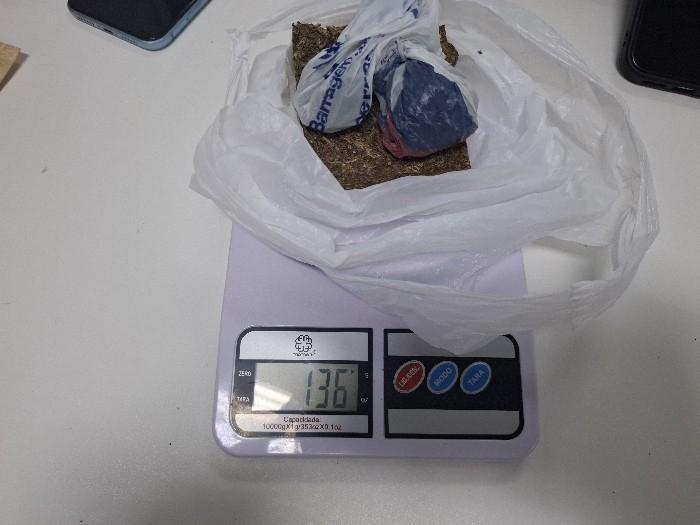 Mulher é presa por tráfico de drogas 