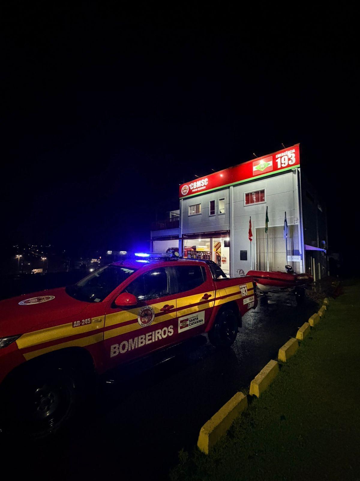 Mulher é resgatada após ficar ilhada no Alto Vale