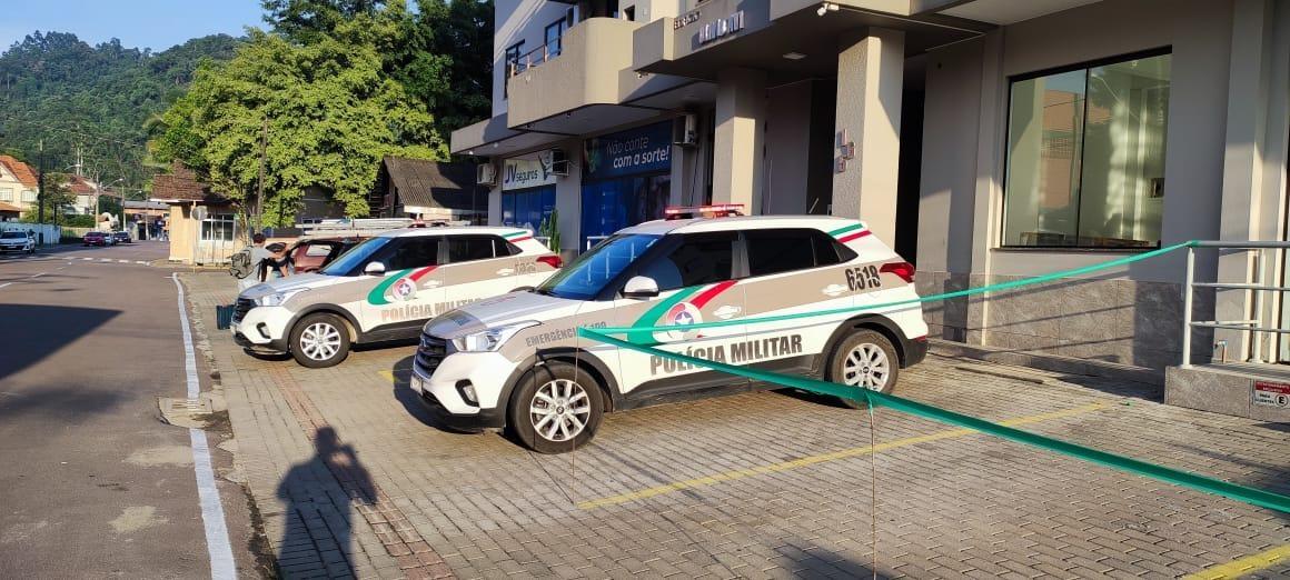 Mulher em surto mata companheiro, tenta contra a vida dos filhos e comete suicídio