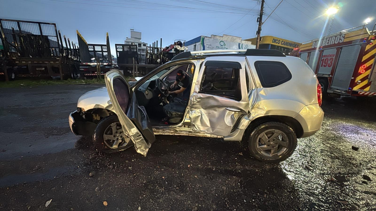 Mulher fica ferida em acidente na BR-470