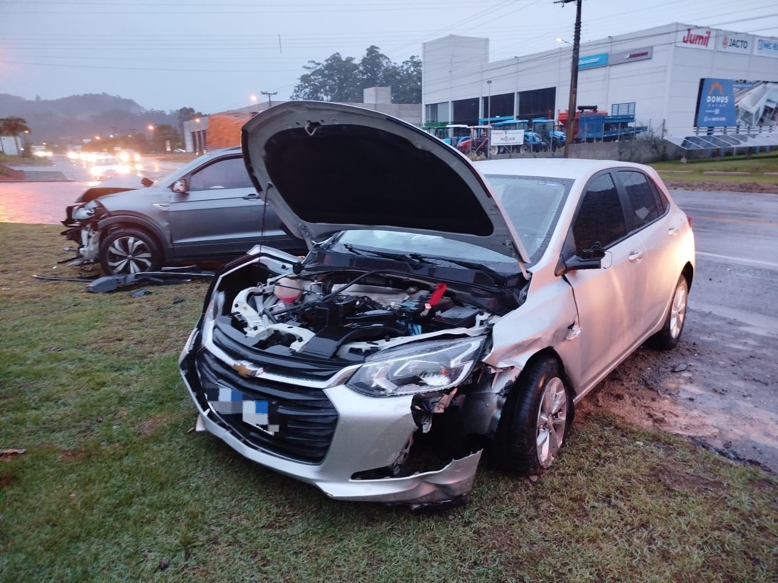 Mulher fica ferida em acidente na SC-350 em Aurora
