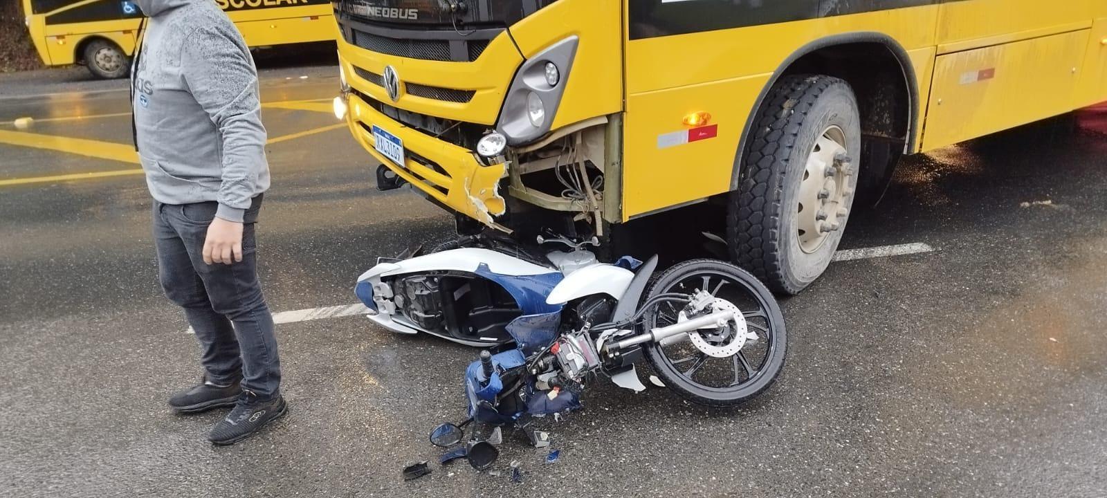 Mulher fica gravemente ferida após colisão na SC-350 em Aurora