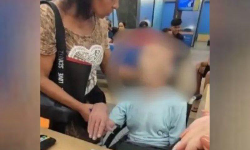 Mulher leva cadáver em cadeira de rodas para fazer empréstimo