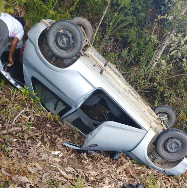 Mulher sofre graves ferimentos em capotamento em Ituporanga