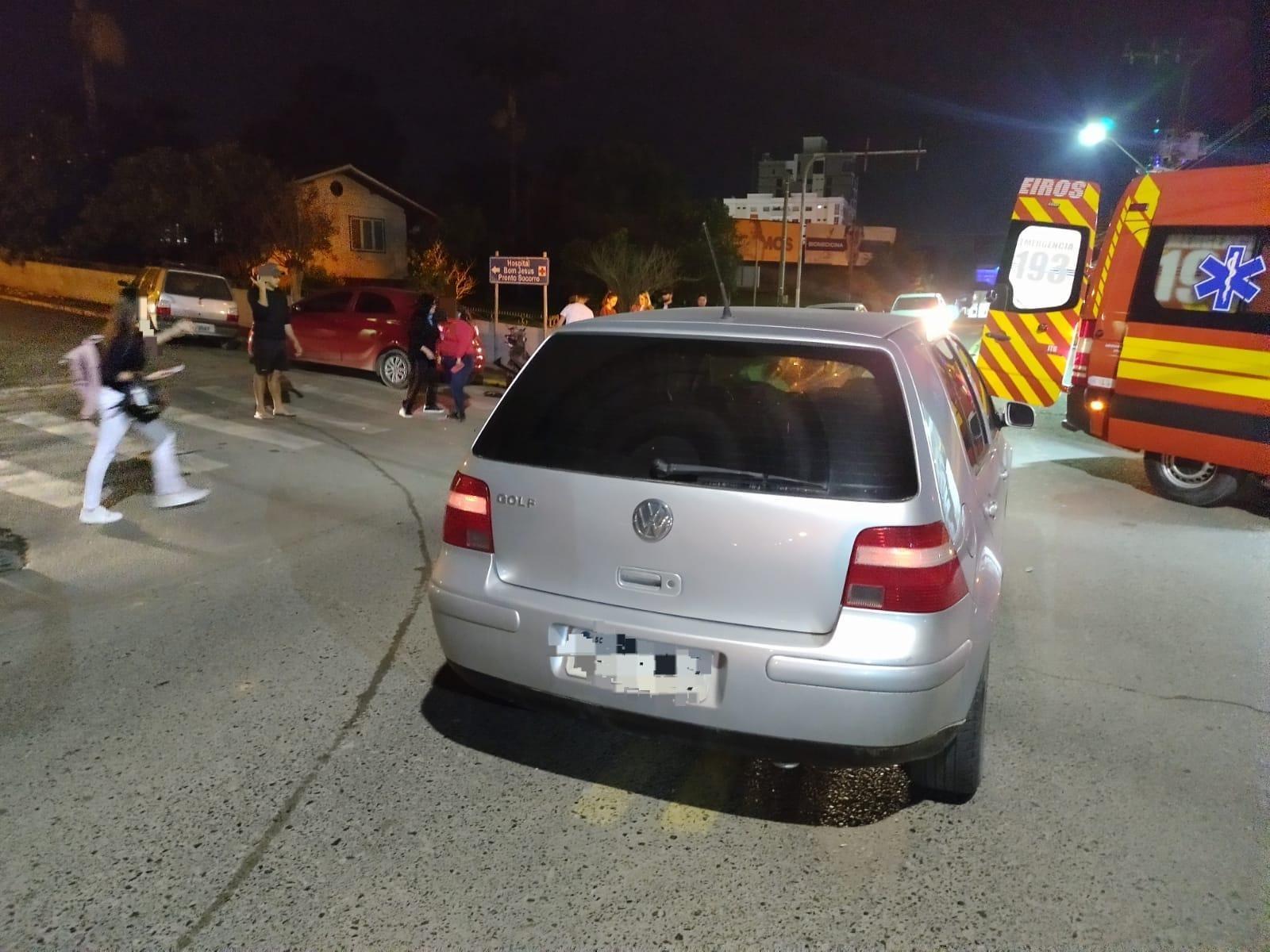 Mulher sofre lesões após colidir com a motocicleta em automóvel em Ituporanga