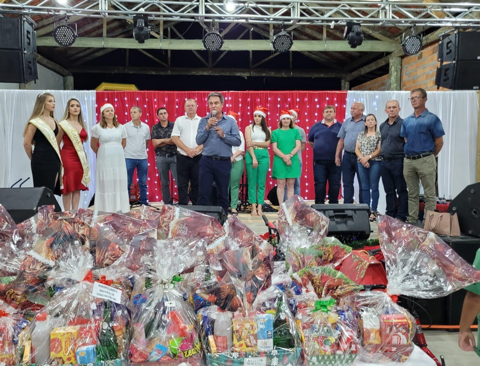 Noite Natalina em Chapadão do Lageado reúne mais de 1000 pessoas no parque Ypê Amarelo