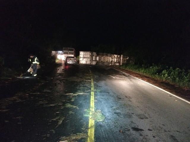 Acidentes com caminhões deixam mortos na BR-470 no Vale do Itajaí