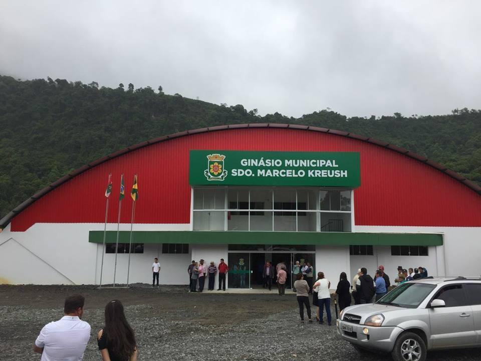 Administração de Leoberto Leal entrega para os moradores o ginásio municipal de esportes