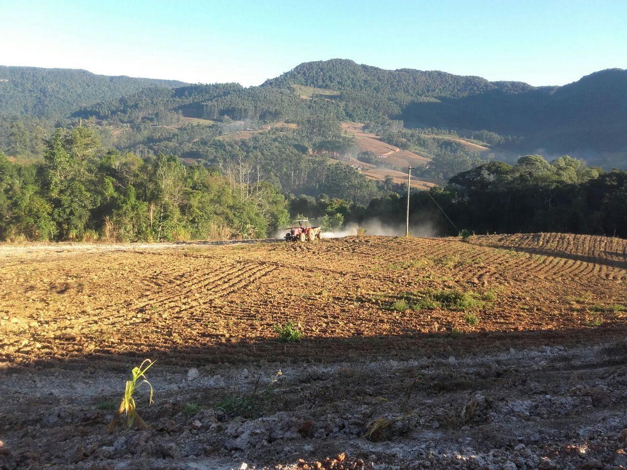 Agricultores de Vidal Ramos são beneficiados com frete do calcário