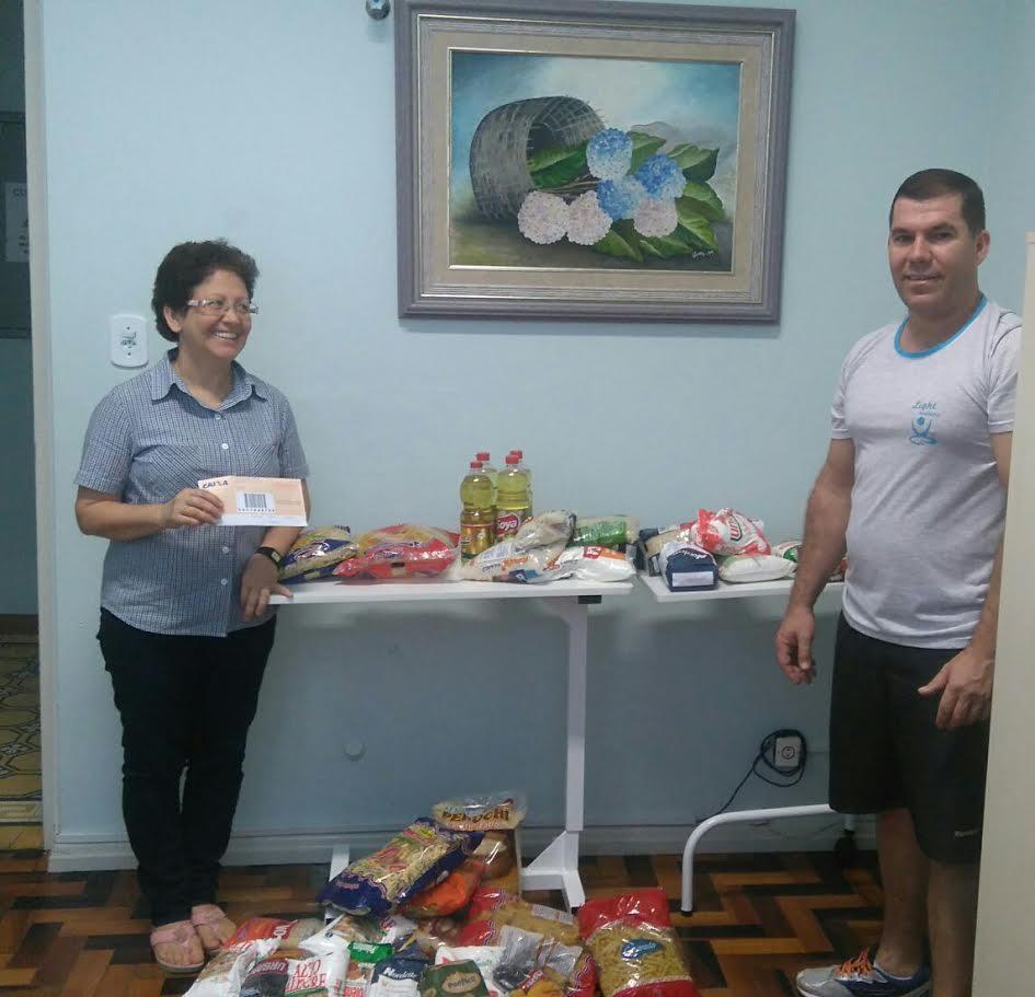 Alimentos arrecadados em caminhada são entregues ao Hospital Bom Jesus