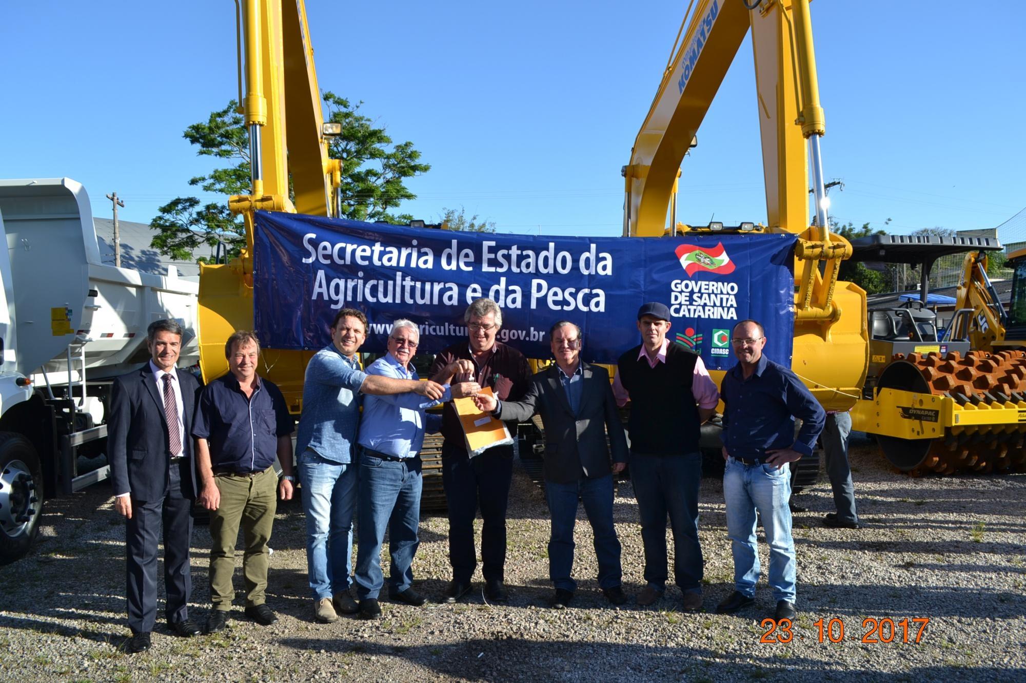 Alto Vale recebe R$ 1,6 milhões em equipamentos agrícolas