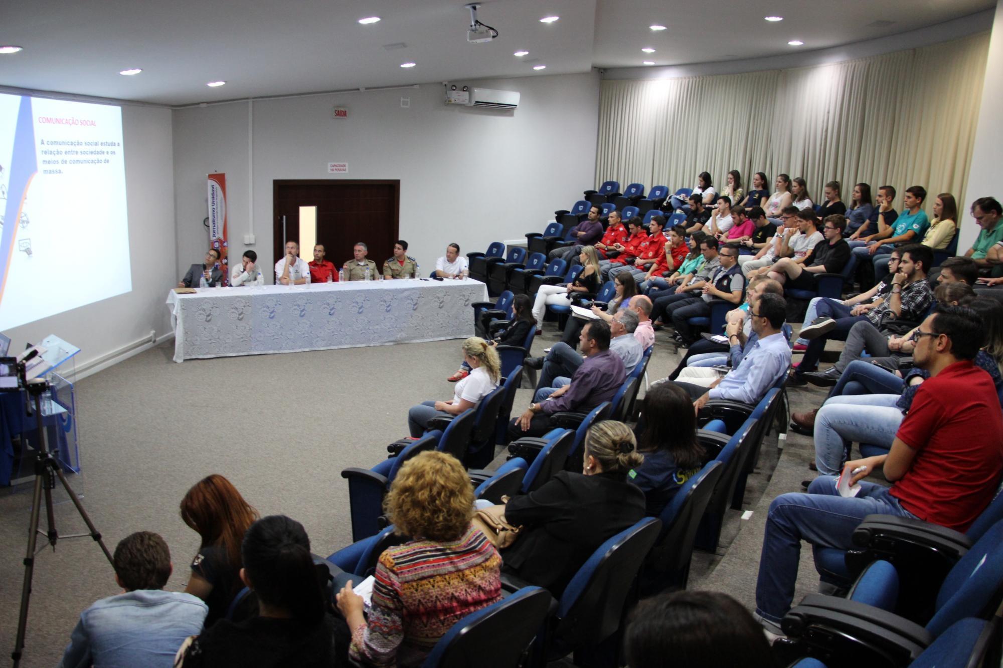Alunos de Jornalismo da Unidavi promovem debate com o tema “O Poder da Informação em Desastres Naturais”