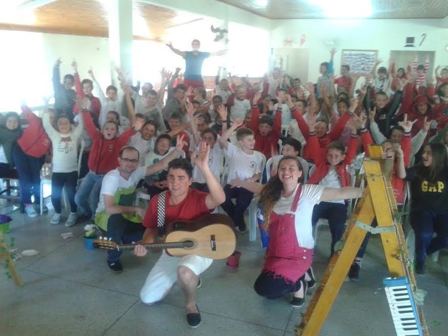 Alunos de Petrolândia participam de evento alusivo ao Dia Nacional de Combate ao Abuso e à Exploração Sexual da Criança e do Adolescente 