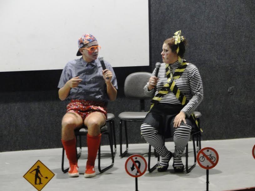 Alunos de Vidal Ramos prestigiam teatro sobre o trânsito
