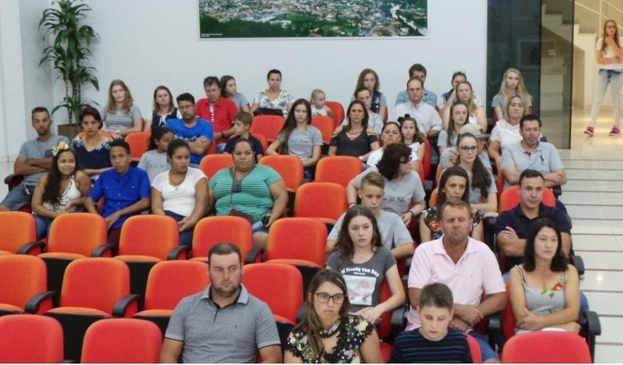 Alunos foram premiados pela Câmara de Vereadores de Ituporanga