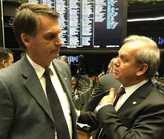 Assediado pelo PSL, Peninha decide permanecer no MDB