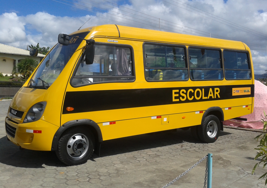 Atalanta recebe veículo para transporte escolar 