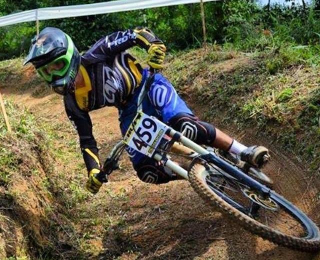 Atleta ituporanguense de downhill busca auxilio para custear despesas com competições