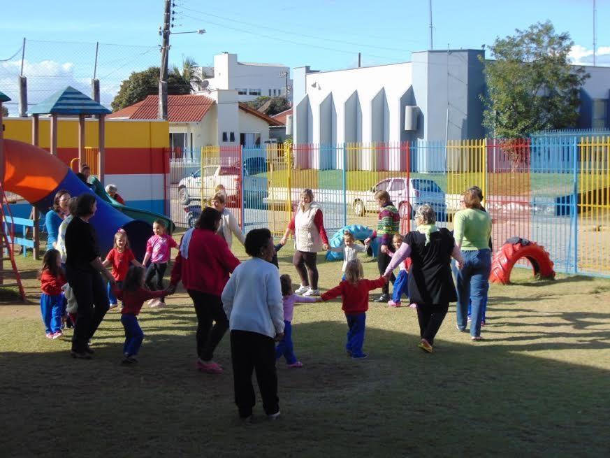 Avós participam de projeto em unidades de ensino em Petrolândia