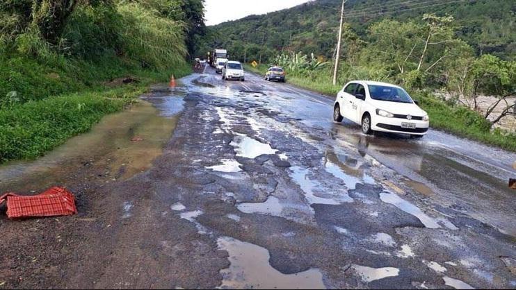 BR 470 ainda mais perigosa depois do período de chuva