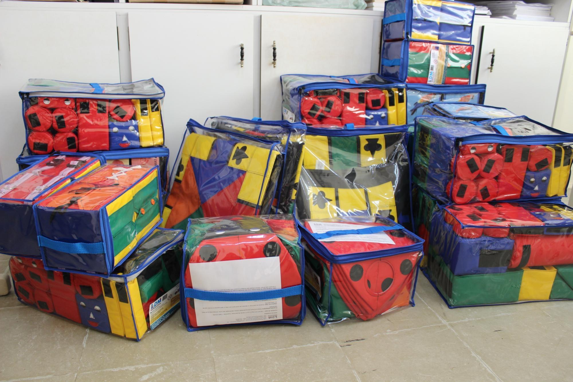 Brinquedos são entregues a unidades da educação infantil, em Petrolândia