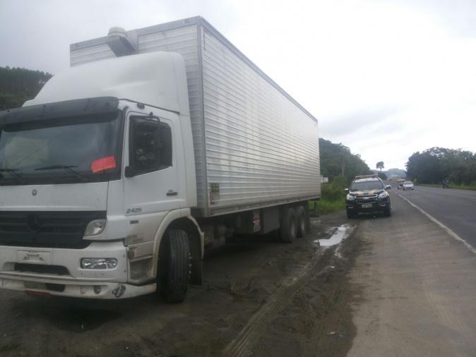 Caminhoneiro é assaltado no Paraná e liberado na BR-470 em Agronômica 