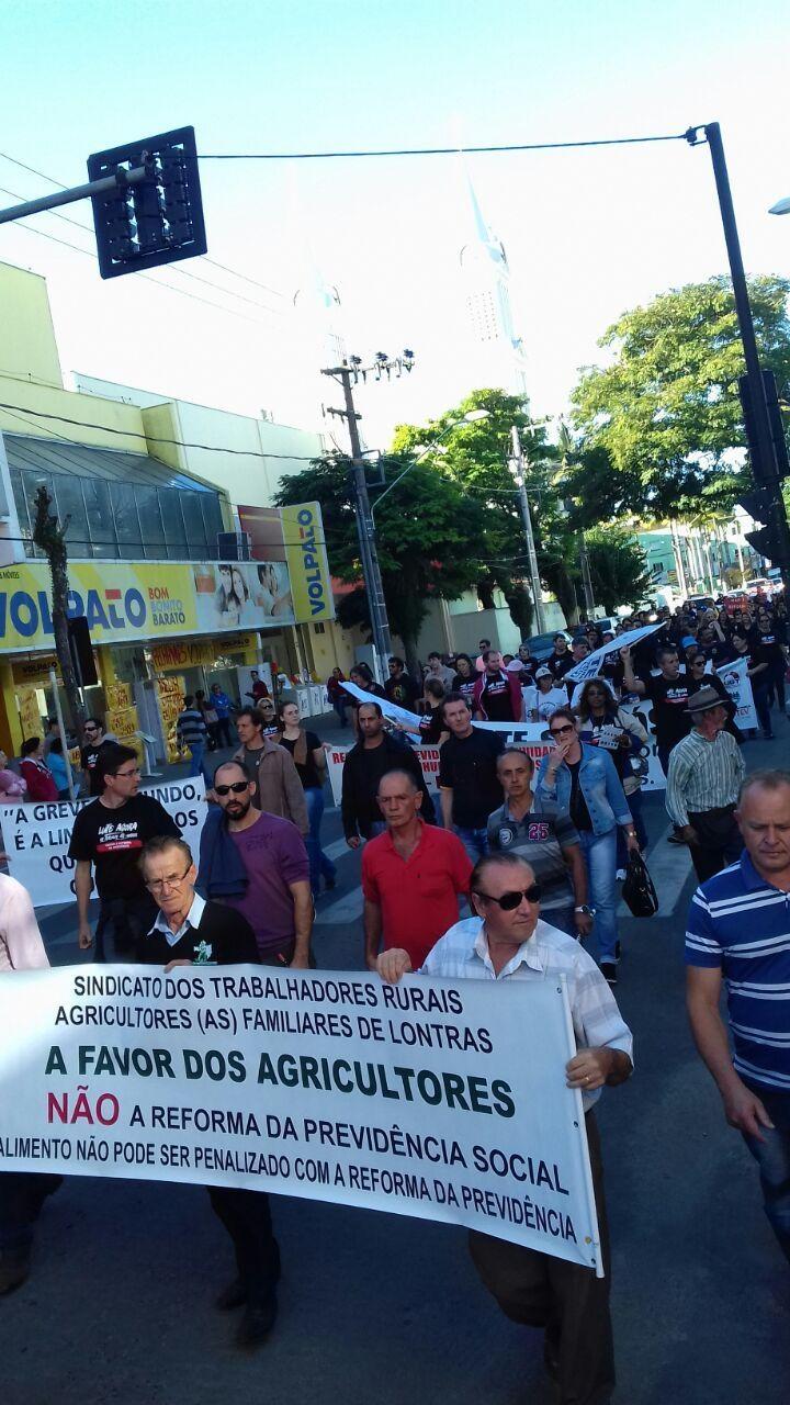 Cerca de 350 pessoas participaram de ato da Greve Geral em Rio do Sul 