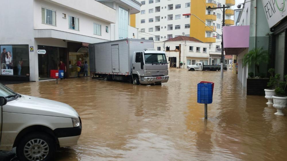 Chuva causa alagamentos em Ituporanga nesta quarta-feira, 21