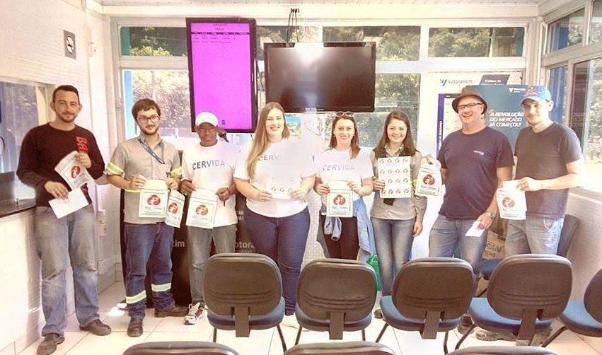 Conselho Comunitário de Vidal Ramos faz pedágio educativo sobre o lixo nas rodovias 