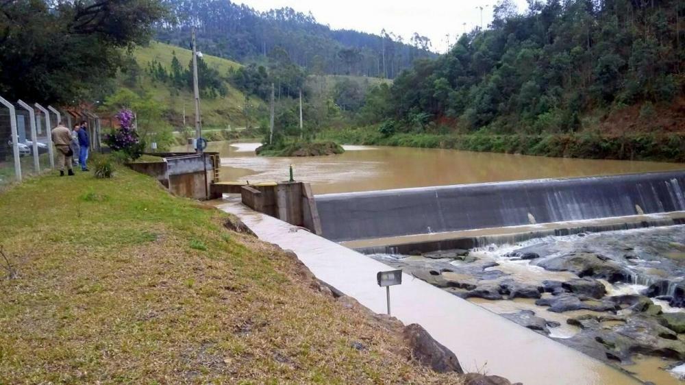 Corpo é encontrado em estado de decomposição em rio de Dona Emma