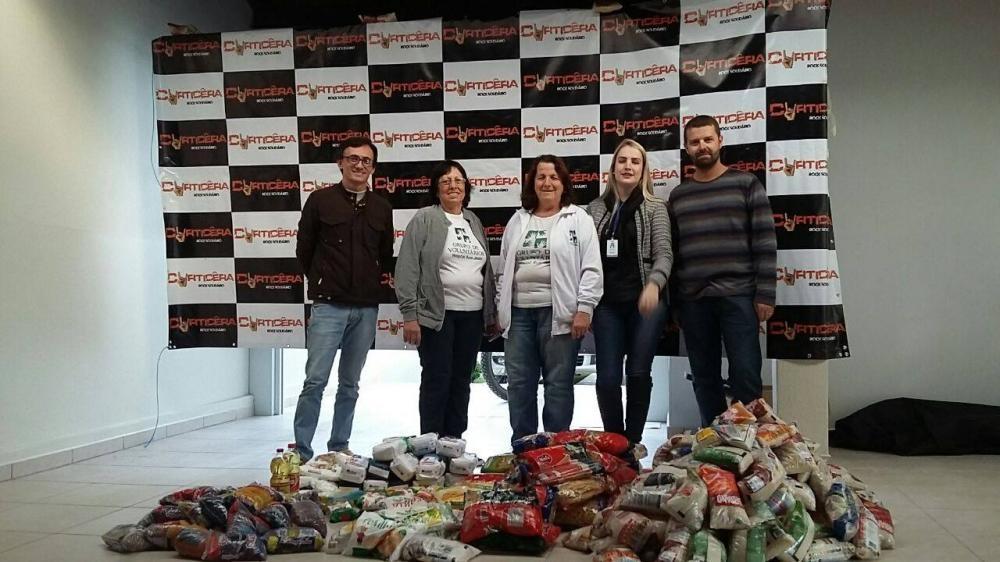 Curticeira Rock Solidário repassa recursos e alimentos para instituições de Ituporanga