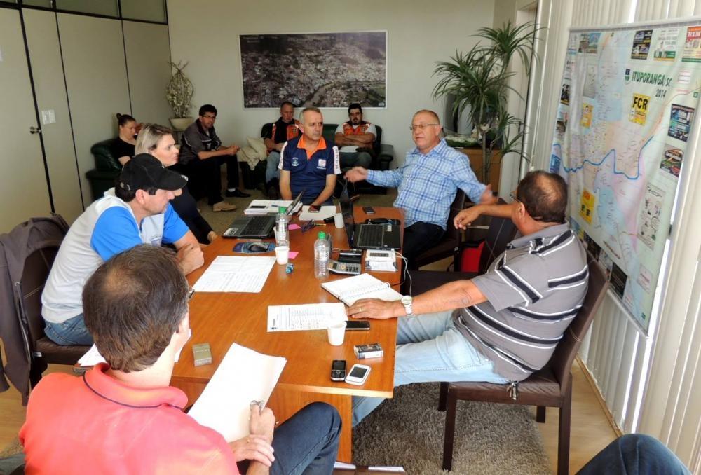 Defesa Civil de Ituporanga recomenda retorno gradativo a comerciantes e famílias após risco de enchente  