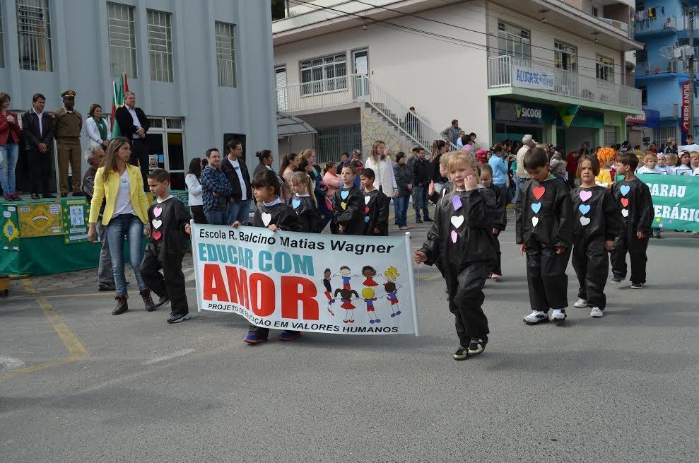 Desfile Cívico marca o Dia da Independência em Alfredo Wagner