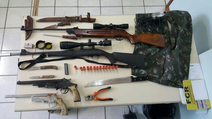 Dois homens são presos e materiais de caça, munições e armas são apreendidas em Atalanta 