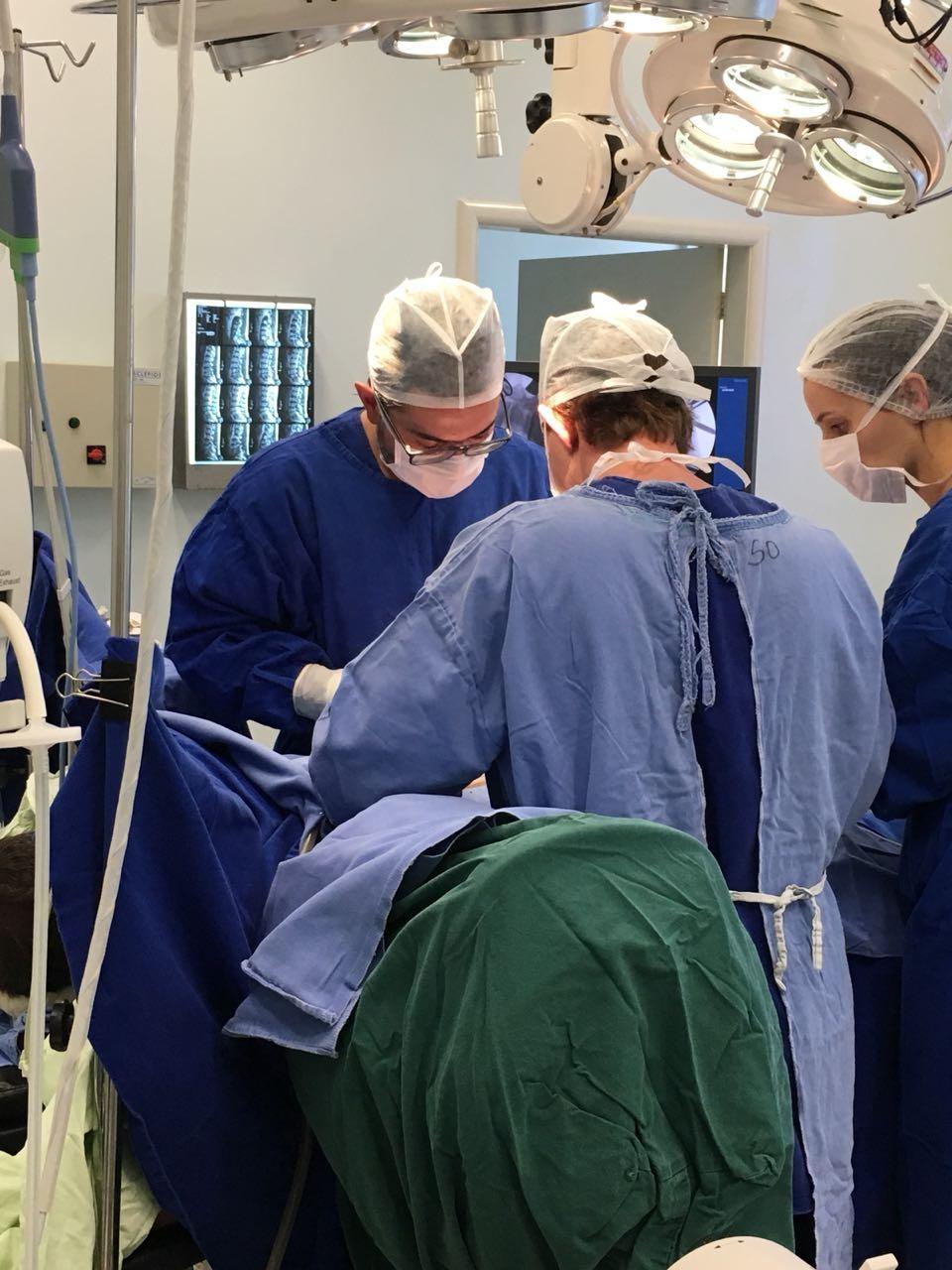 Dores crônicas na coluna podem ser amenizadas com neurocirurgias