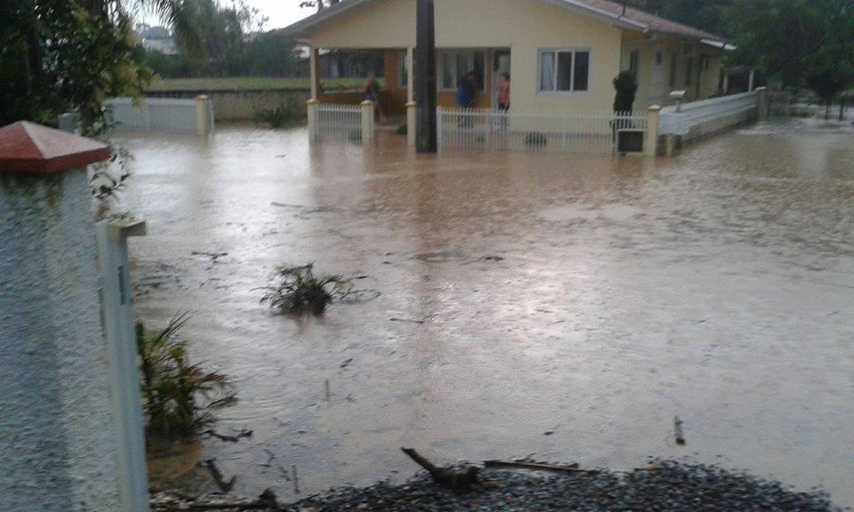 Em Imbuia a água invadiu casas e o comércio local