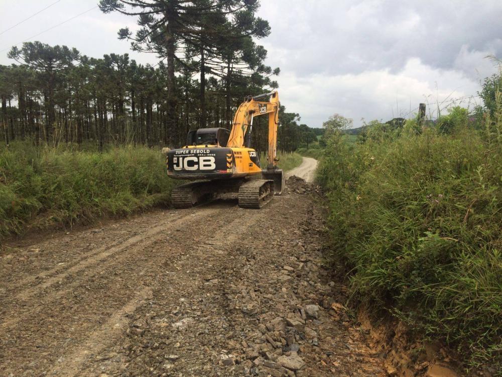 Empresa realiza manutenção na estrada de Serra Grande em Petrolândia  