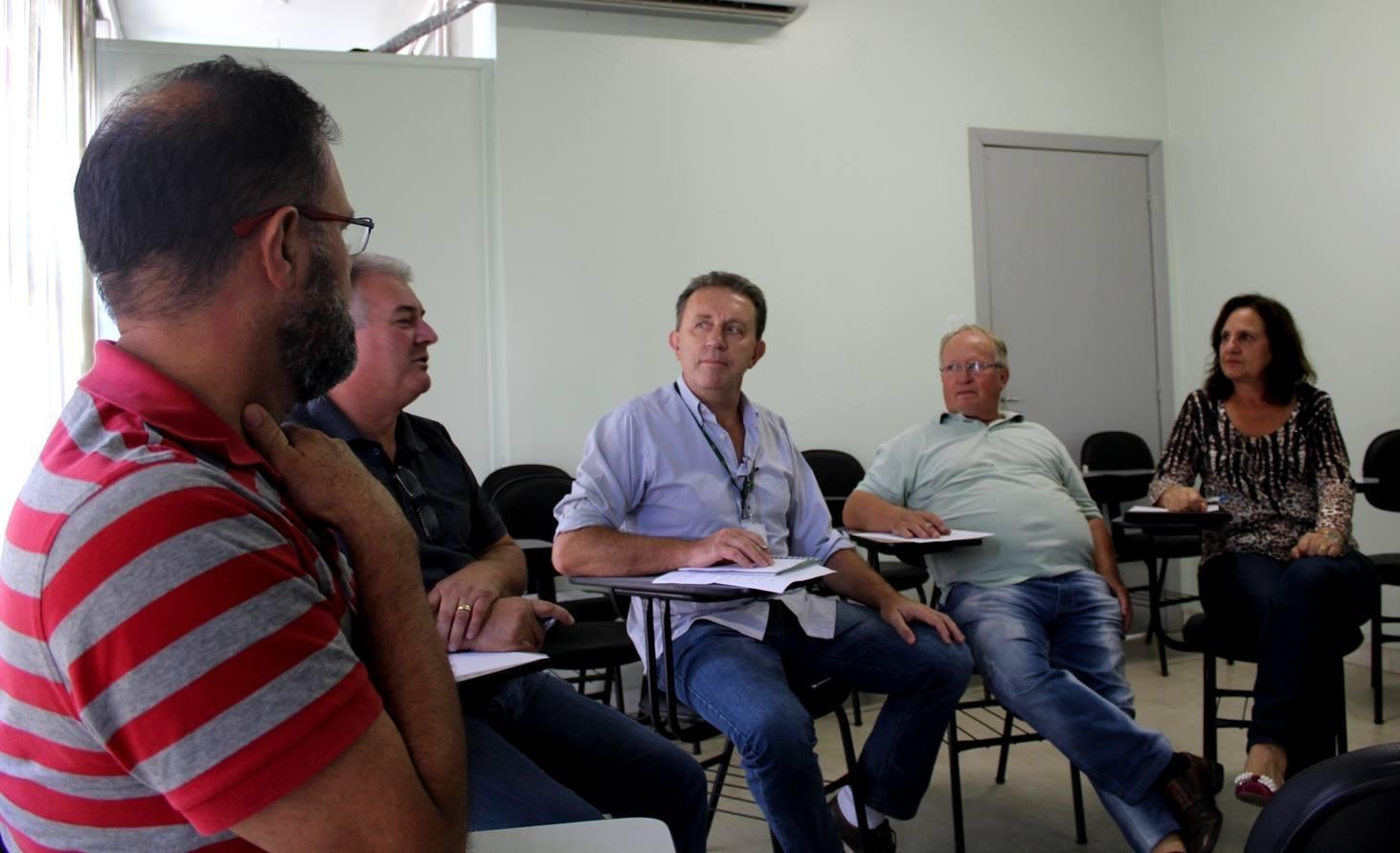 Gerentes de Políticas Socioeconômicas Rurais e Urbanas das ADRs do Alto Vale planejam ações para o desenvolvimento da agricultura