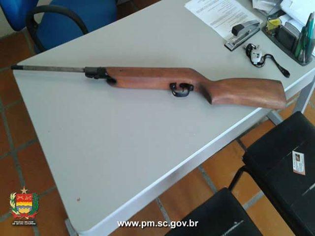 Homem acaba preso após postar venda de arma no Facebook em Atalanta  