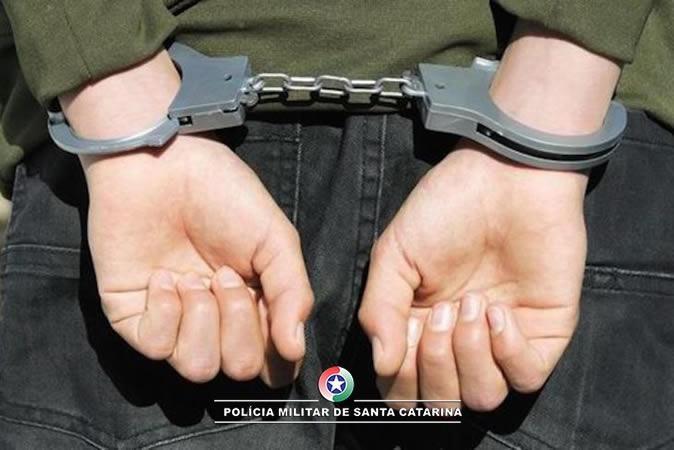 Homem com dois mandados ativos por furto é preso em Ituporanga