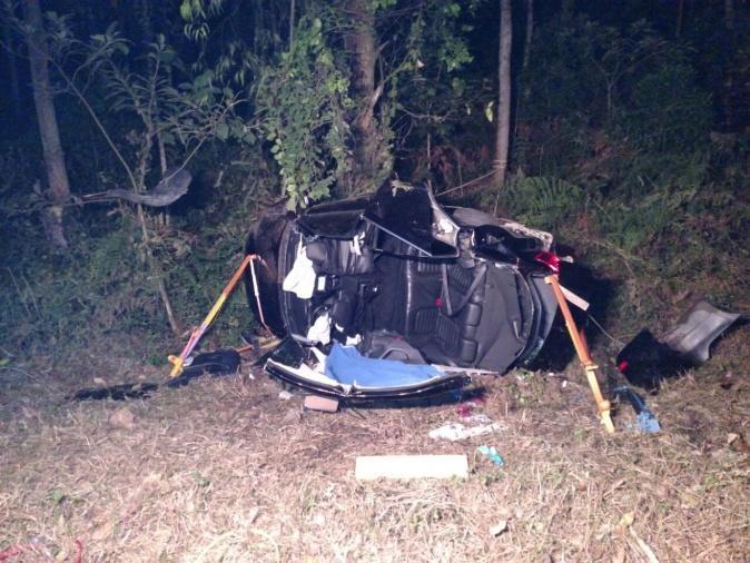 Homem morre após carro colidir contra árvore na BR-470, em Ibirama