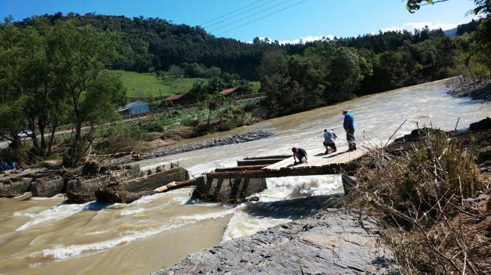 Iniciada reconstrução da ponte de Pinguirito em Alfredo Wagner 
