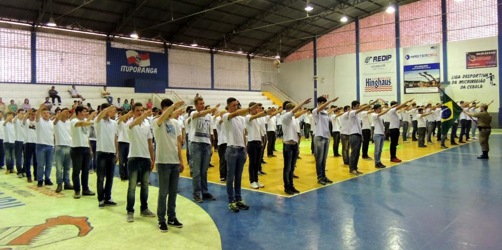 Jovens que completam 18 anos precisam realizar o Alistamento Militar  
