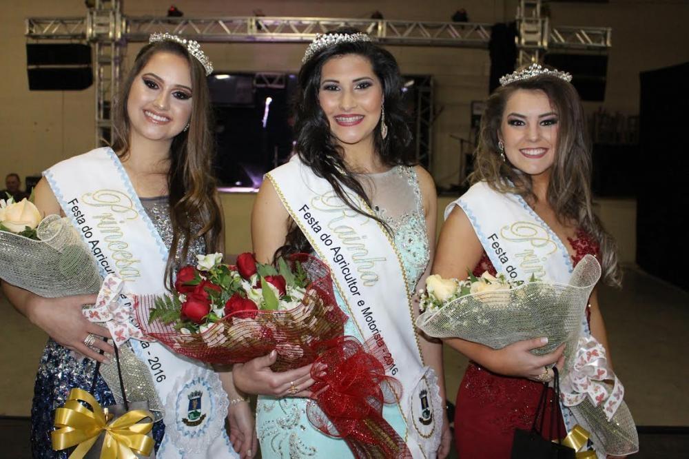 Lageado Águas Negras elege rainha da Festa do Agricultor de Ituporanga 