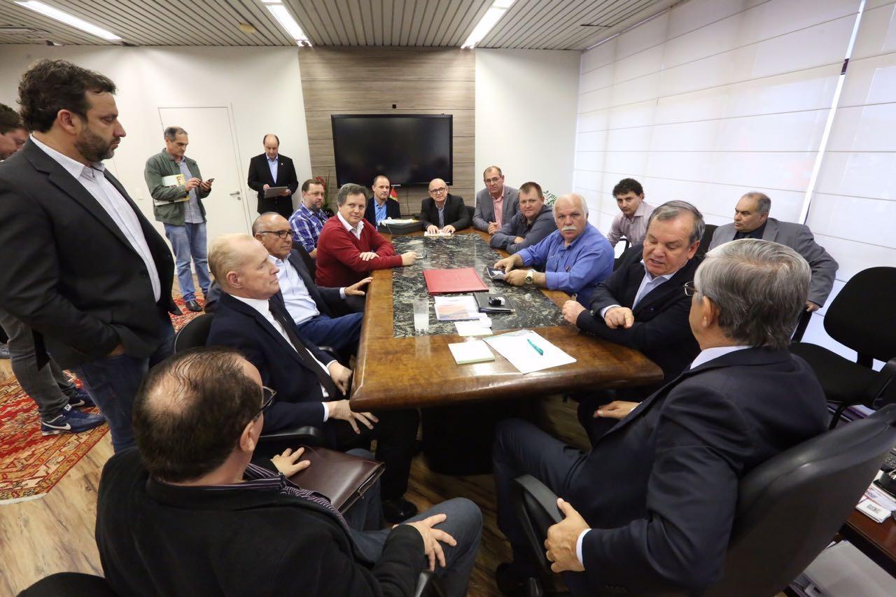 Ligação asfáltica entre Atalanta e Ituporanga volta a ser tema de audiência com Governador do Estado