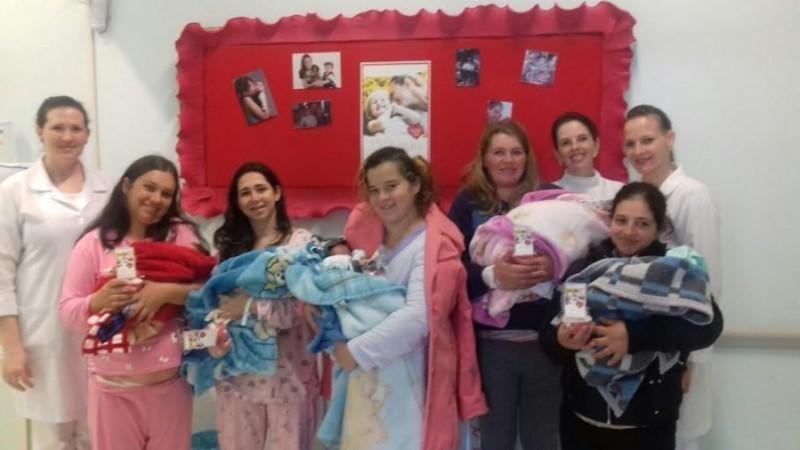 Mães são homenageadas na maternidade do Hospital Bom Jesus de Ituporanga 