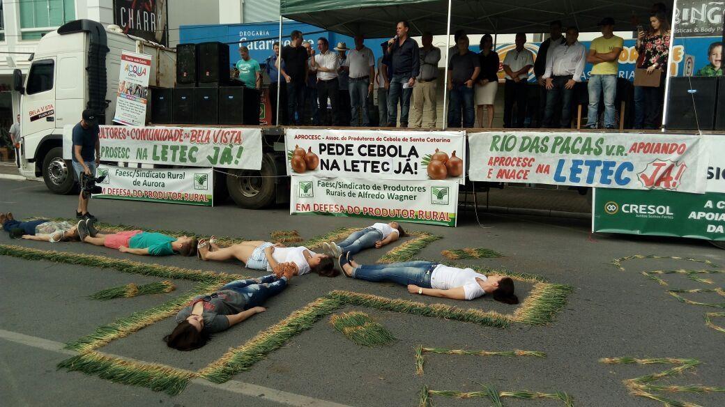 Manifesto em Ituporanga nesta quinta foi organizado pela Aprocesc
