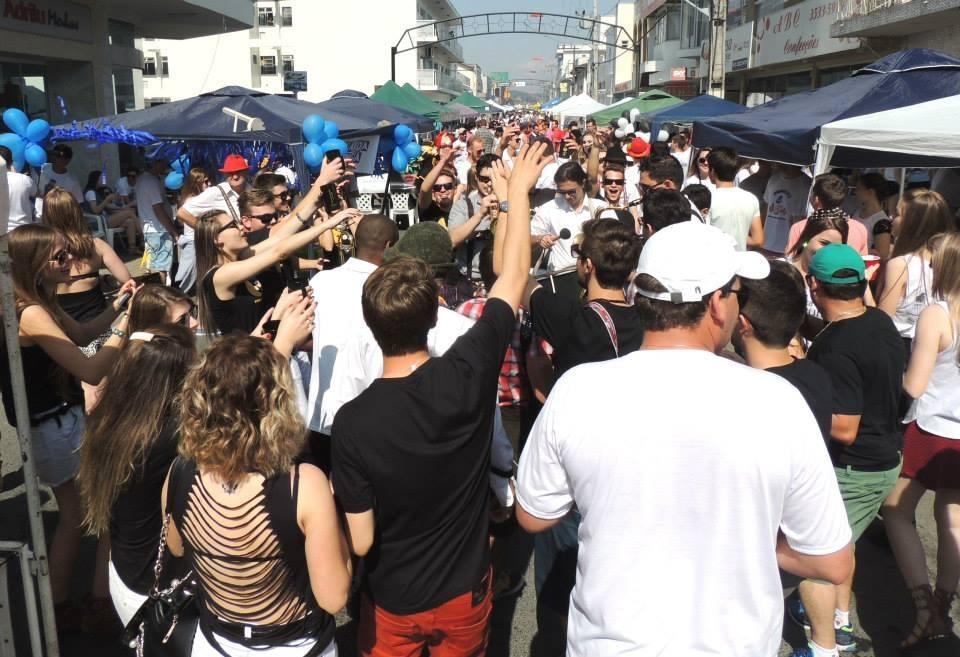 Milhares de pessoas passam pelo Stammtisch em Ituporanga