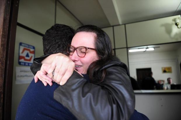 Moradora de Ituporanga se emociona ao reencontrar amigo durante cheias em Rio do Sul 