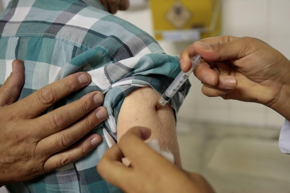 Moradores da região que forem viajar são orientados a tomar vacina contra a febre amarela